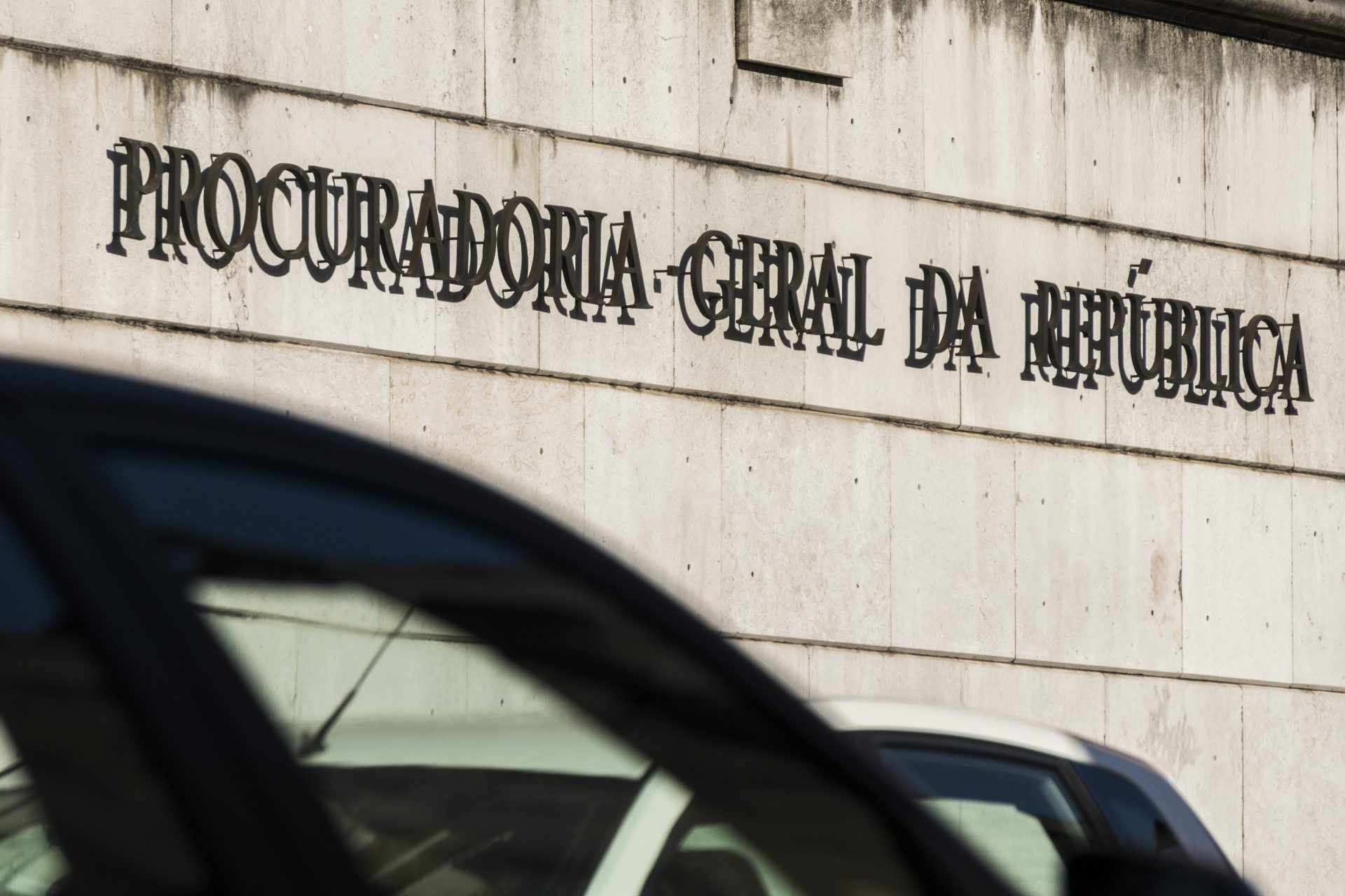 MP pediu informações adicionais a Montenegro e a Pedro Nuno Santos e ainda aguarda pelo envio